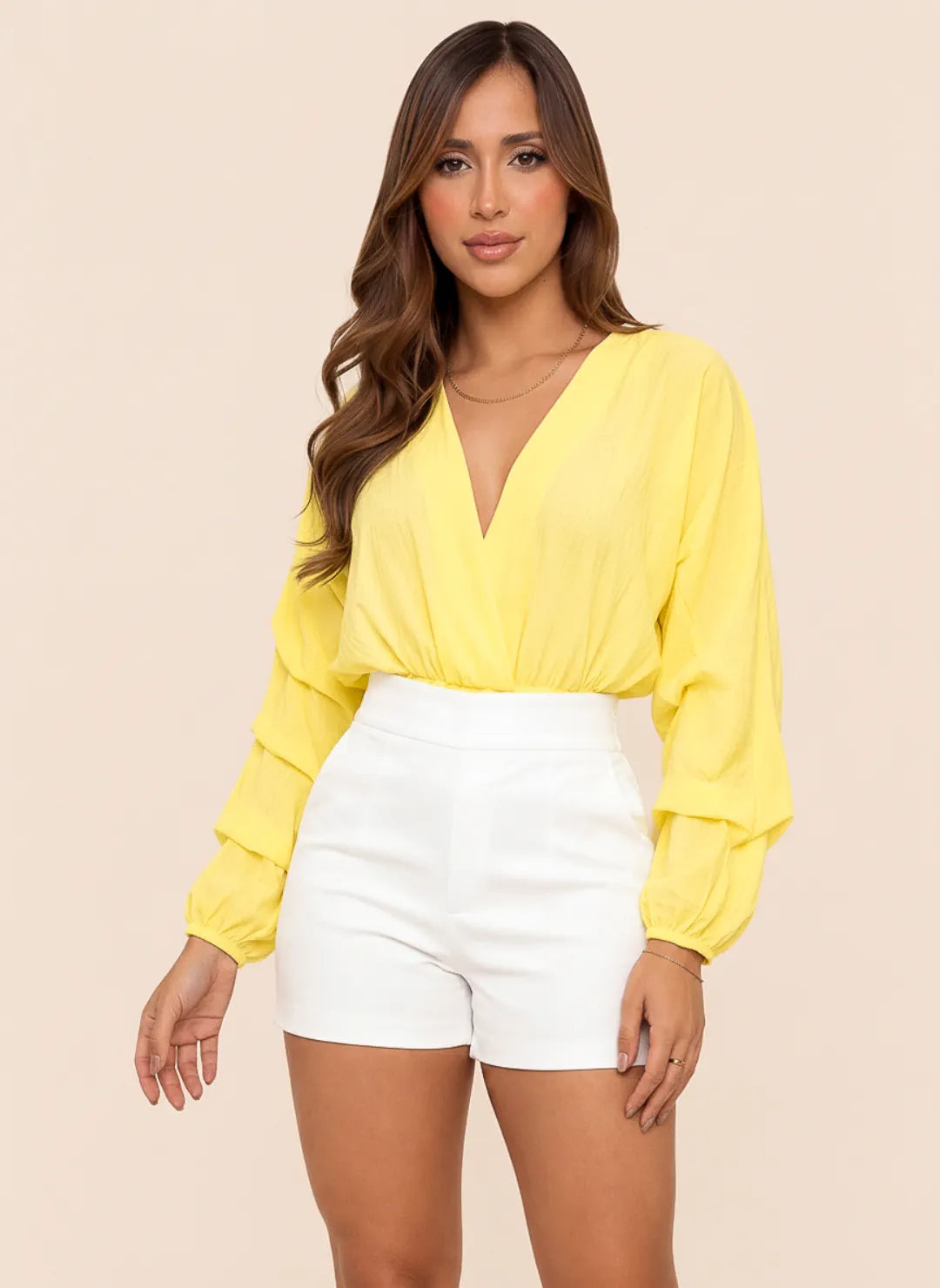 Blusa amarilla manga larga de tiempos con escote cruzado para mujer