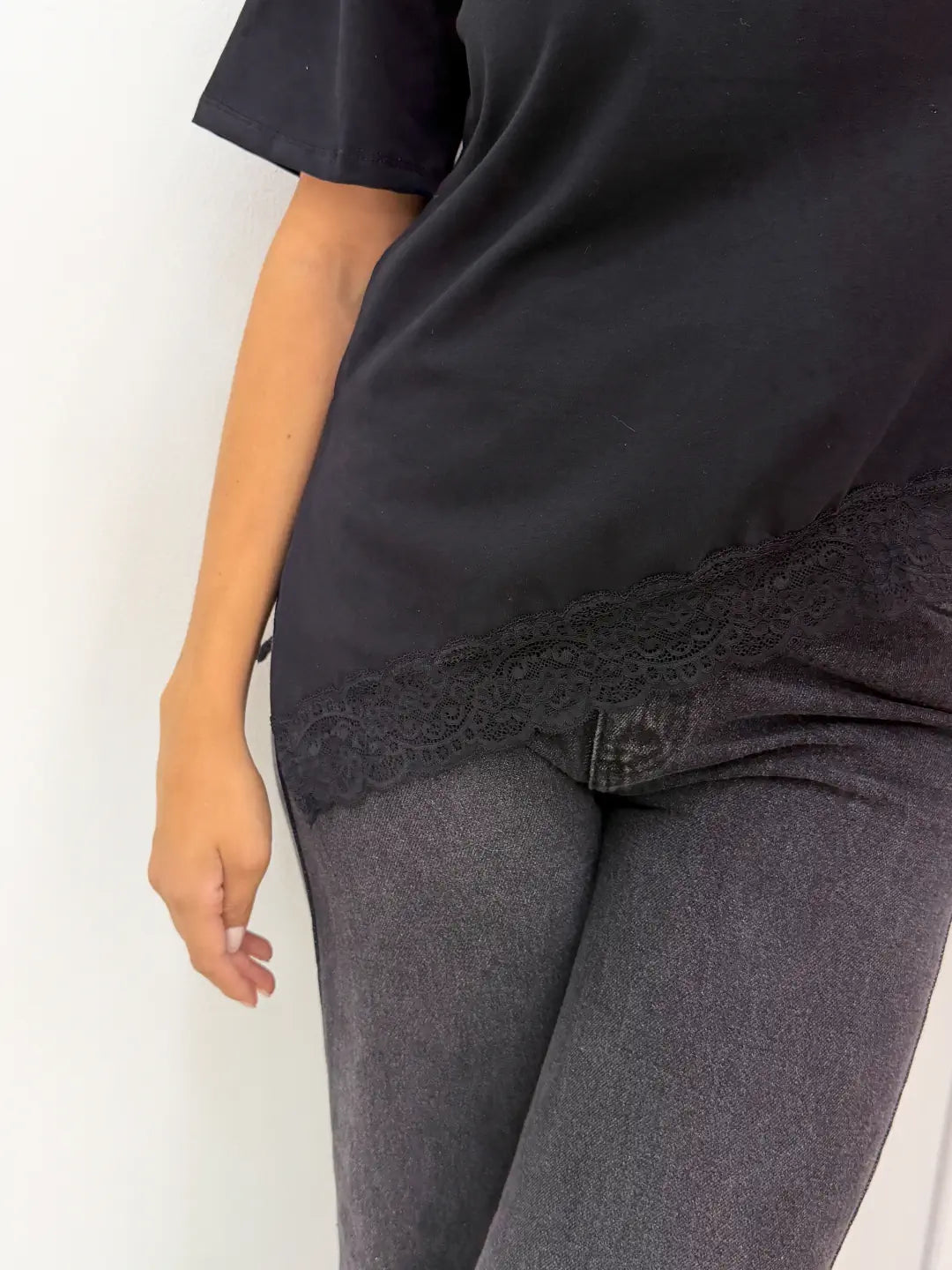 CAMISETA BONNIE NEGRA - Tienda Coral
