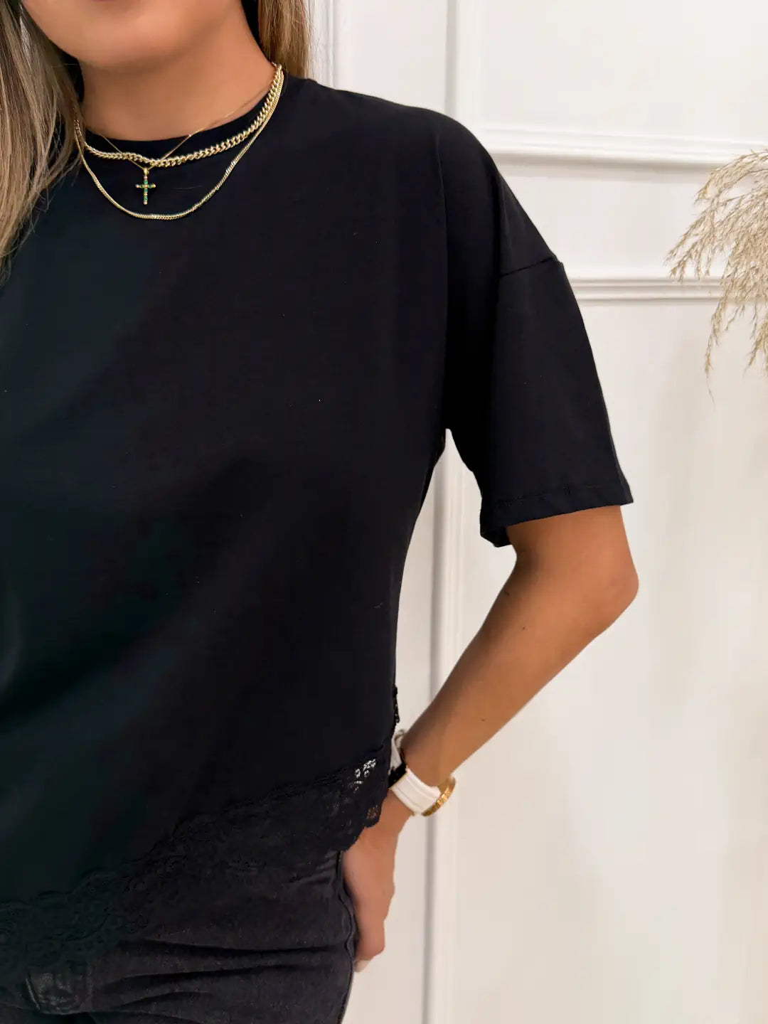 CAMISETA BONNIE NEGRA - Tienda Coral