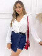 Blusa blanca con voleros y escote en V elegante para mujer