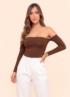 Body off shoulder color Café para muje