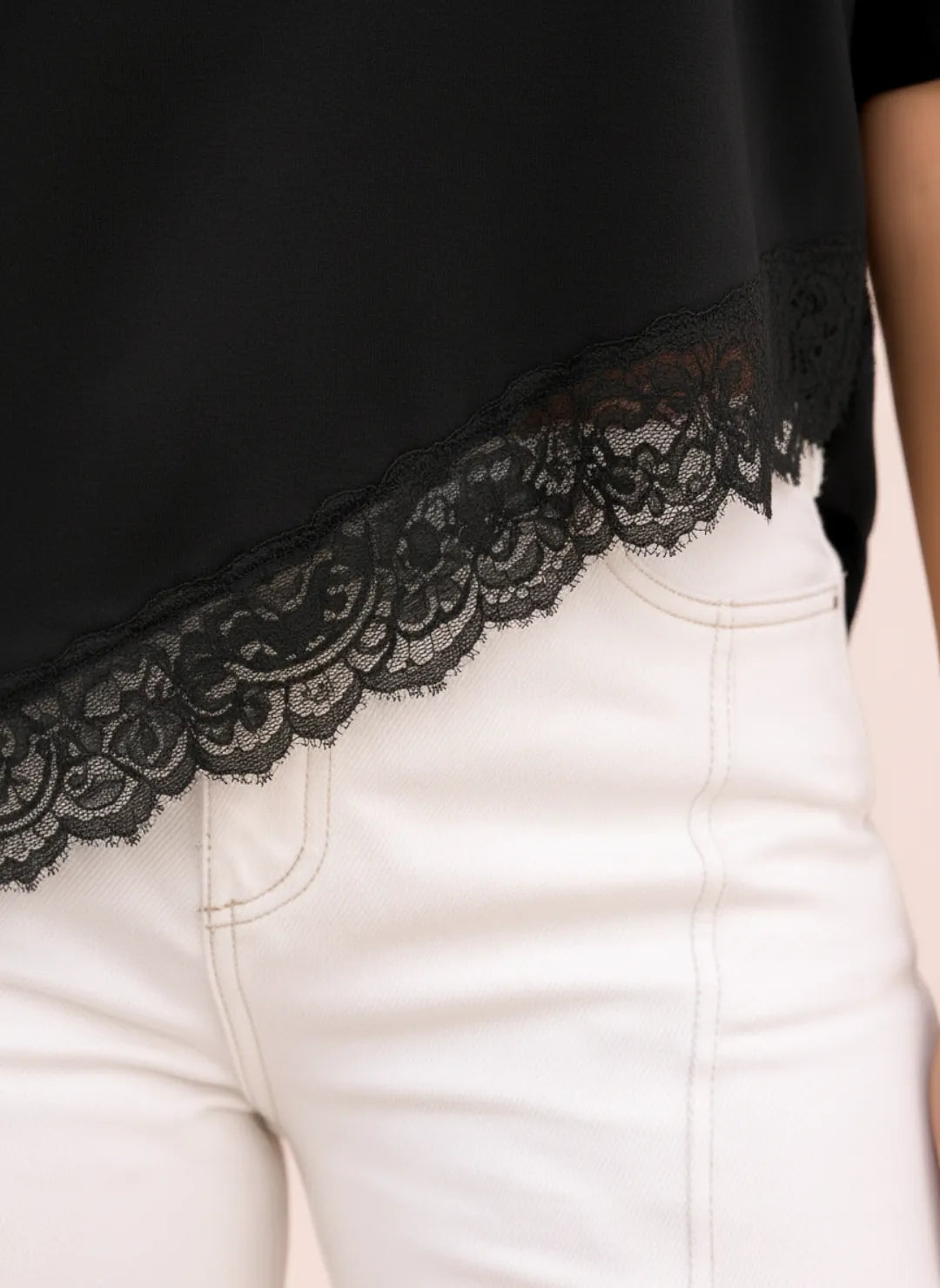 CAMISETA BONNIE NEGRA - Tienda Coral