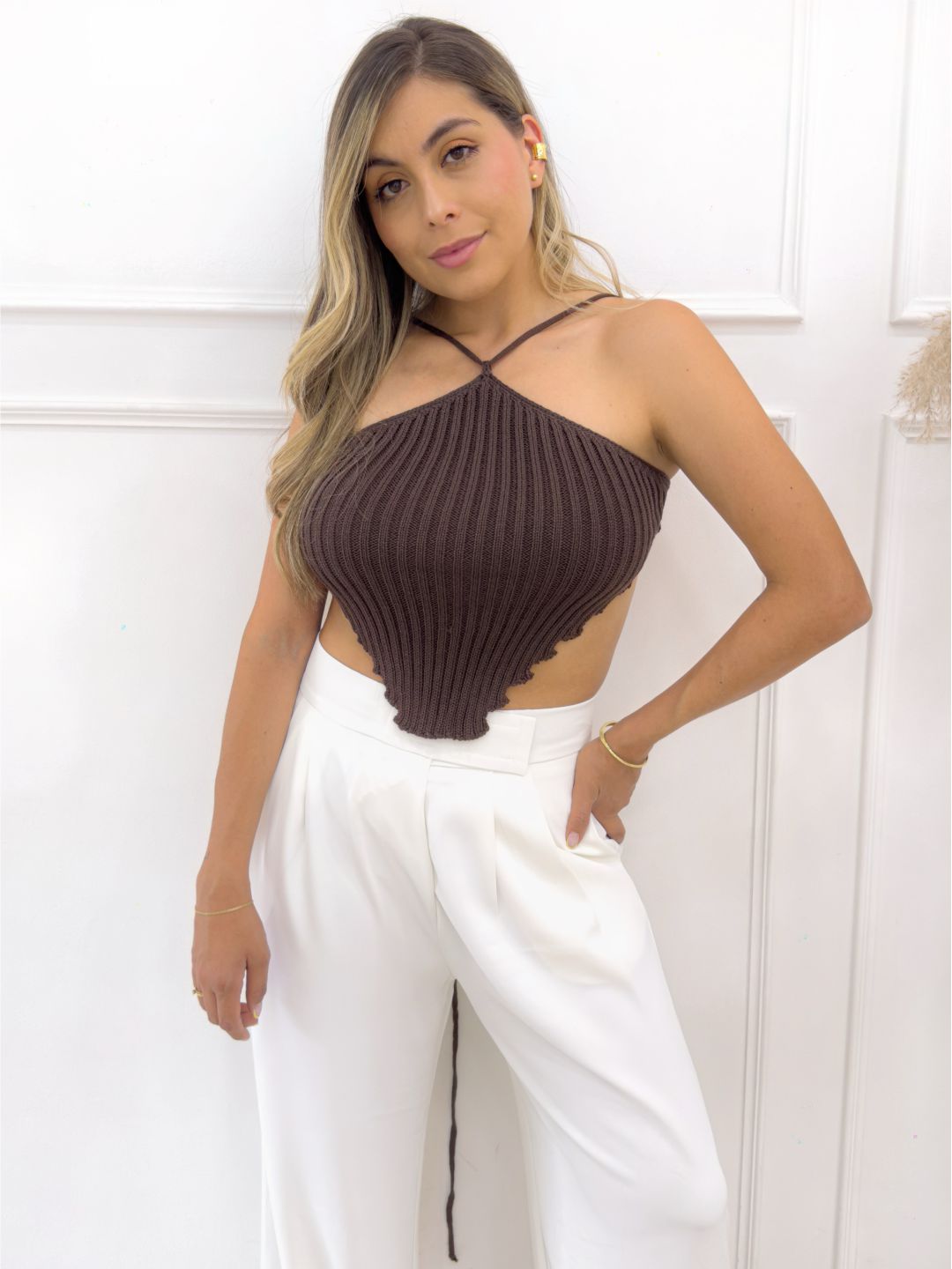 Top halter tejido café para mujer
